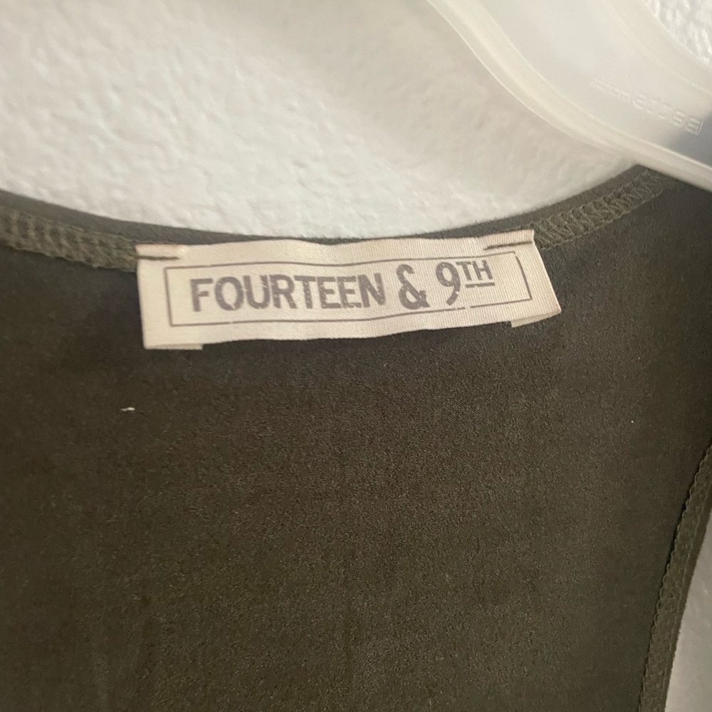 Festival Fourteen and 9th Fringe Sleeveless Vest Olive Faux Suede Size Large - Picture 6 of 7